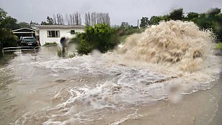 Una riada tras el paso del huracán Gabrielle.