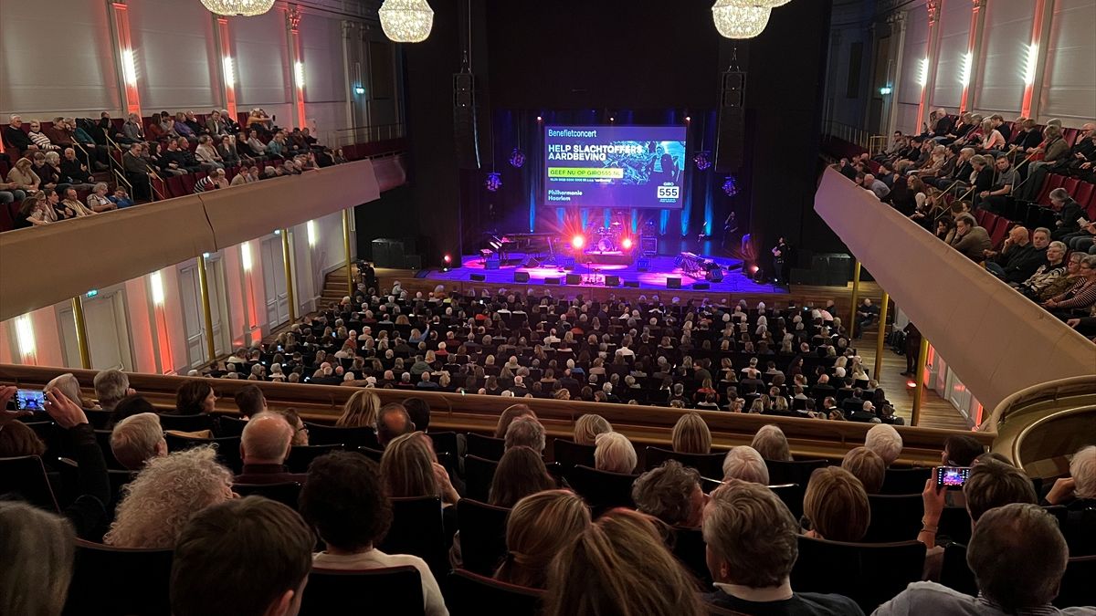 Hollandalı sanatçılar depremzedeler yararına konser düzenledi