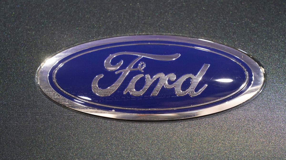 Ford planeia despedir 3.800 trabalhadores