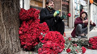بائع أزهار في كابول، أفغانستان خلال عيد الحب