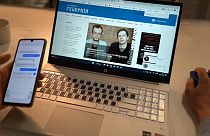 В начале марта прошлого года Латвия официально пригласила российских журналистов с антивоенной позицией. Рижский Media Hub помог нескольким сотням из них продолжить работу. 