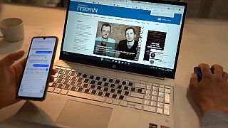 В начале марта прошлого года Латвия официально пригласила российских журналистов с антивоенной позицией. Рижский Media Hub помог нескольким сотням из них продолжить работу. 