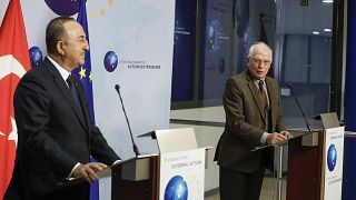 Ο επικεφαλής της ευρωπαϊκής διπλωματίας Ζοζέπ Μπορέλ και ο τούρκος ΥΠΕΞ Μεβλούτ Τσαβούσολγου