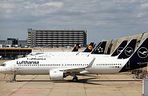 Lufthansa'da bilgisayar sistemlerindeki arıza nedeniyle uçuşlarda gecikmeler ve iptaller yaşanıyor