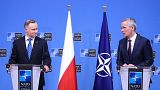 Le secrétaire général de l'Otan, Jens Stoltenberg (à droite) et le président polonais Andrzej Duda (à gauche) au siège de l'OTAN à Bruxelles - 15.02.2023