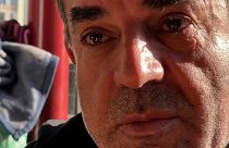 Halil Ibrahim Gokpinar konnte sich und seine Frau aus den Trümmern befreien. Doch die medizinischer Versorgung sei extrem schwierig, erzählt er Reporterin Annelise Borges.