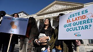 Elfogadta az abortuszreformot és az ország első transz-törvényét a spanyol parlament
