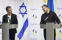 Ukraine's Foreign Minister Dymitro Kuleba (right) with his Israeli counterpart Eli Cohen 