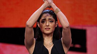 L'actrice franco-iranienne et membre du jury Golshifteh Farahani réagit sur scène lors du gala d'ouverture de la Berlinale, le 16 février 2023.