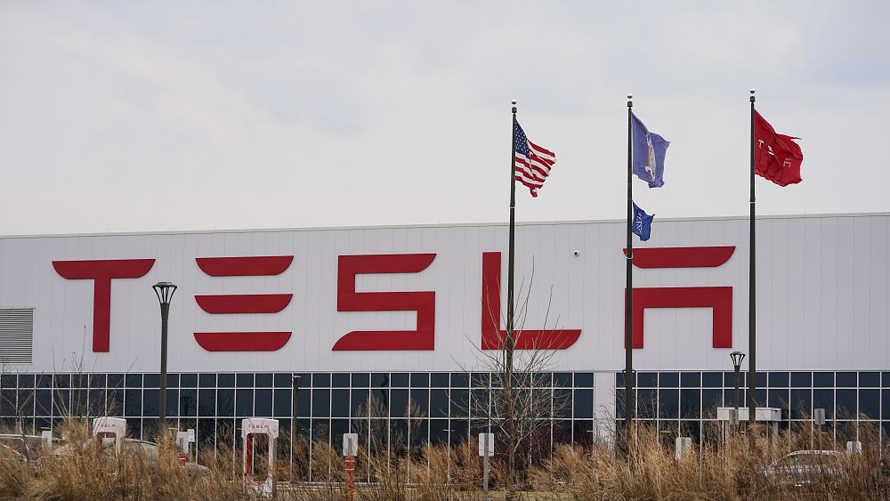 To update the full self-driving program, Tesla decides to recall 362,000 American cars