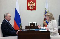 بوتين خلال لقائه بالمفوضة الرئاسية لحقوق الطفل ماريا لفوفا-بيلوفا