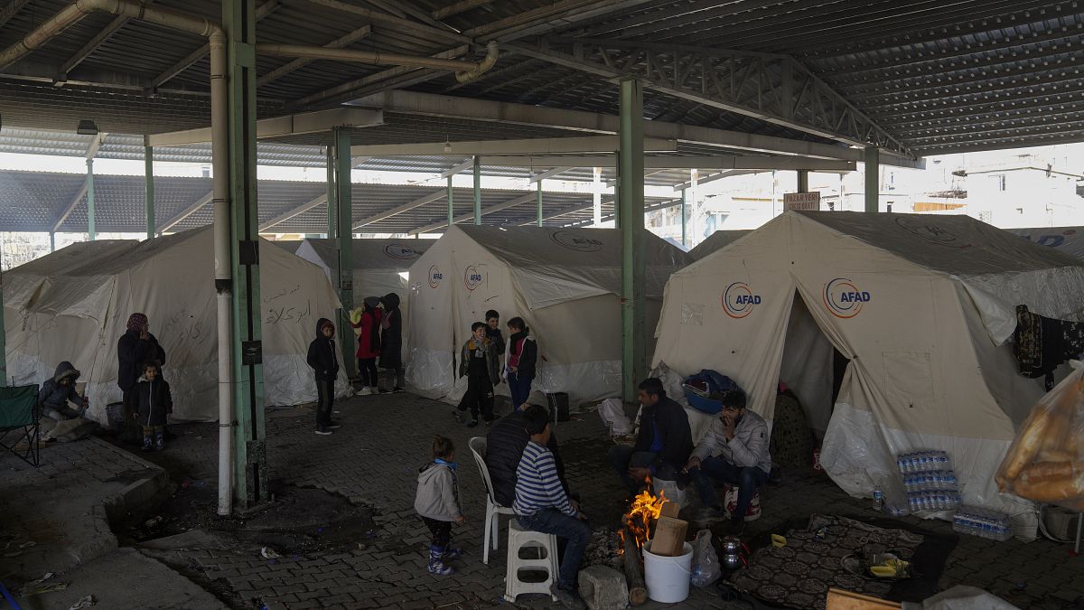 لاجئون سورين في خيم بعد وقوع الزلزال - غازي عنتاب 11/02/2023