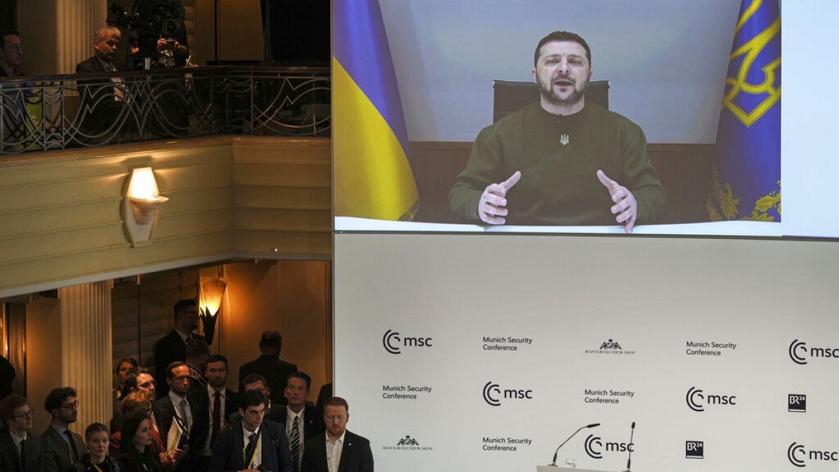Präsident der Ukraine Selenskyj per Video in München zugeschaltet