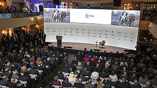 A hallgatóság az újabb előadót várja a Müncheni Biztonsági Konferencián 2023. február 17-én.