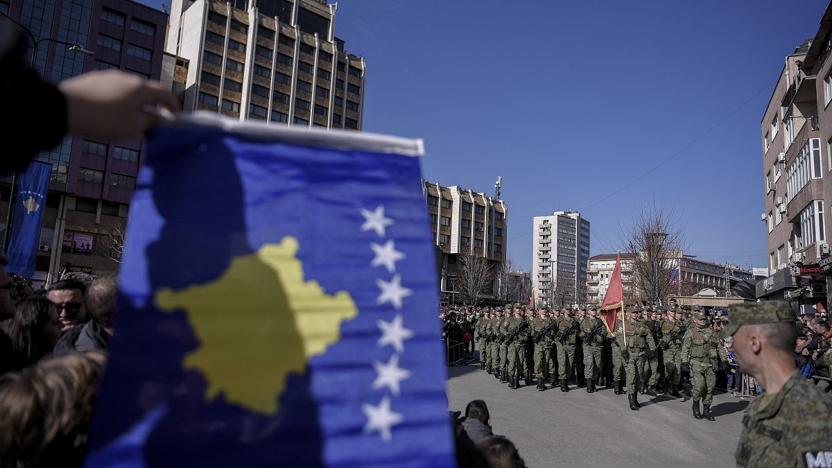 عرض عسكري تزامنا مع الذكرى الـ 15 لاستقلال كوسوفو