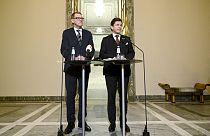  رئيس البرلمان السويدي أندرياس نورلين (إلى اليمين) ورئيس البرلمان الفنلندي ماتي فانهانين خلال مؤتمر صحفي في هلسنكي، فنلندا، 16 يناير 2023.