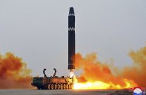 Hwasong-15 interkontinentális ballisztikus rakéta kilövése Phenjanban