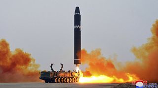 Hwasong-15 interkontinentális ballisztikus rakéta kilövése Phenjanban