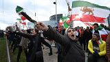 تجمع اعتراضی گروهی از ایرانیان مقابل ساختمان پارلمان اروپا در استراسبورگ فرانسه