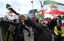 تجمع اعتراضی گروهی از ایرانیان مقابل ساختمان پارلمان اروپا در استراسبورگ فرانسه