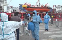 Im Hafen von Ravenna legen Seenotretter gemeinnütziger Organisationen an