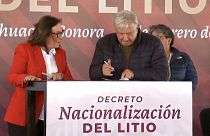 Präsident Andres Manuel Lopez Obrador bei der Unterzeichnung des Dekrets