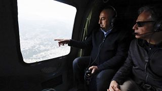 Blinken y Cavusoglu observan desde un helicóptero la devastación en Hatay