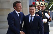 إيمانويل ماكرون وفولوديمير زيلينسكي قبل لقاء في قصر الإليزيه، باريس، 17 يونيو 2019