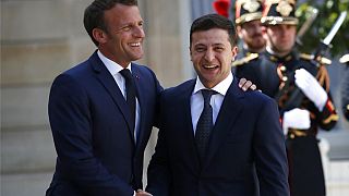 إيمانويل ماكرون وفولوديمير زيلينسكي قبل لقاء في قصر الإليزيه، باريس، 17 يونيو 2019