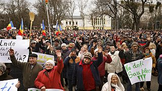 Oroszbarát, kormányellenes tüntetők Chisinauban, az ország fővárosában, 2023. február 19-én