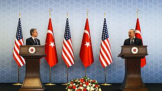 Le ministre turc des Affaires étrangères, Mevlut Cavusoglu et le secrétaire d'État américain, Antony Blinken, en conférence de presse conjointe à Ankara, 20/02/2023