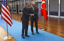 US-Außenminister Blinken beim Händeschütteln mit dem türkischen Außenminister Cavusoglu