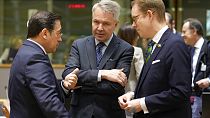 Il responsabile della Politica estera dell'Ue, Josep Borrell (al centro)