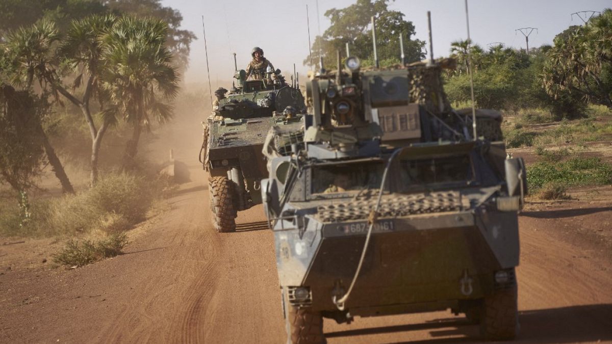 Fransız Ordusu Burkina Faso'dan resmen çekildi