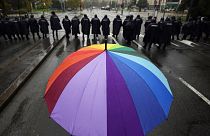 Демонстрация за права ЛГБТ-сообщества под цветами радуги 