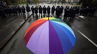 Демонстрация за права ЛГБТ-сообщества под цветами радуги