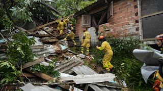 Спасатели ищут выживыших под завалами в Бразилии
