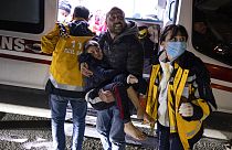 Волонтёры эвакуируют раненых в провинции Хатай (Турция), 20 февраля 2023 г.