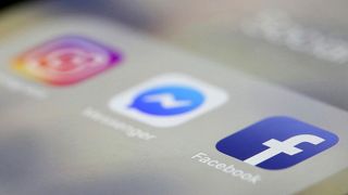 تطبيقات فيسبوك وماسنجر وانستغرام على هاتف ذكي في نيويورك. 2019/03/13
