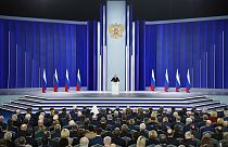 Ο πρόεδρος της Ρωσίας Βλαντίμιρ Πούτιν απευθύνει το ετήσιο διάγγελμά του προς το Έθνος στο ρωσικό κοινοβούλιο