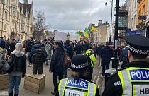 Protestos em Oxford contra o alegado "confinamento climático", informação falsa difundida nas redes sociais