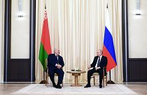 Vlagyimir Putyin orosz elnök és Aljakszandr Lukasenka fehérorosz elnök megbeszélést folytat elnöki rezidenciáján, Novo-Ogarjovóban 2023. február 