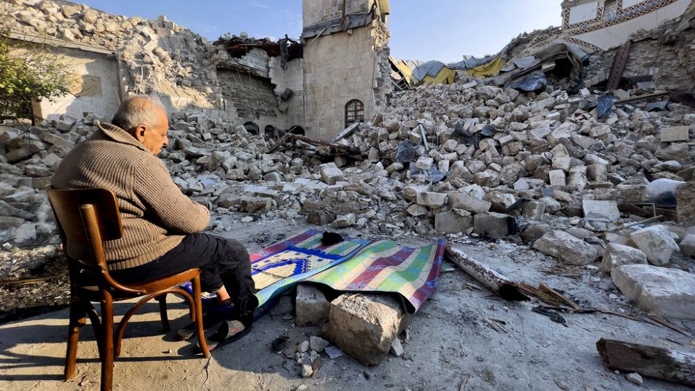 Türkiye Antakya depremi: Kurbanlar Cumhurbaşkanı Erdoğan’ın şehri bir yıl içinde yeniden inşa etme sözünü sorguluyor