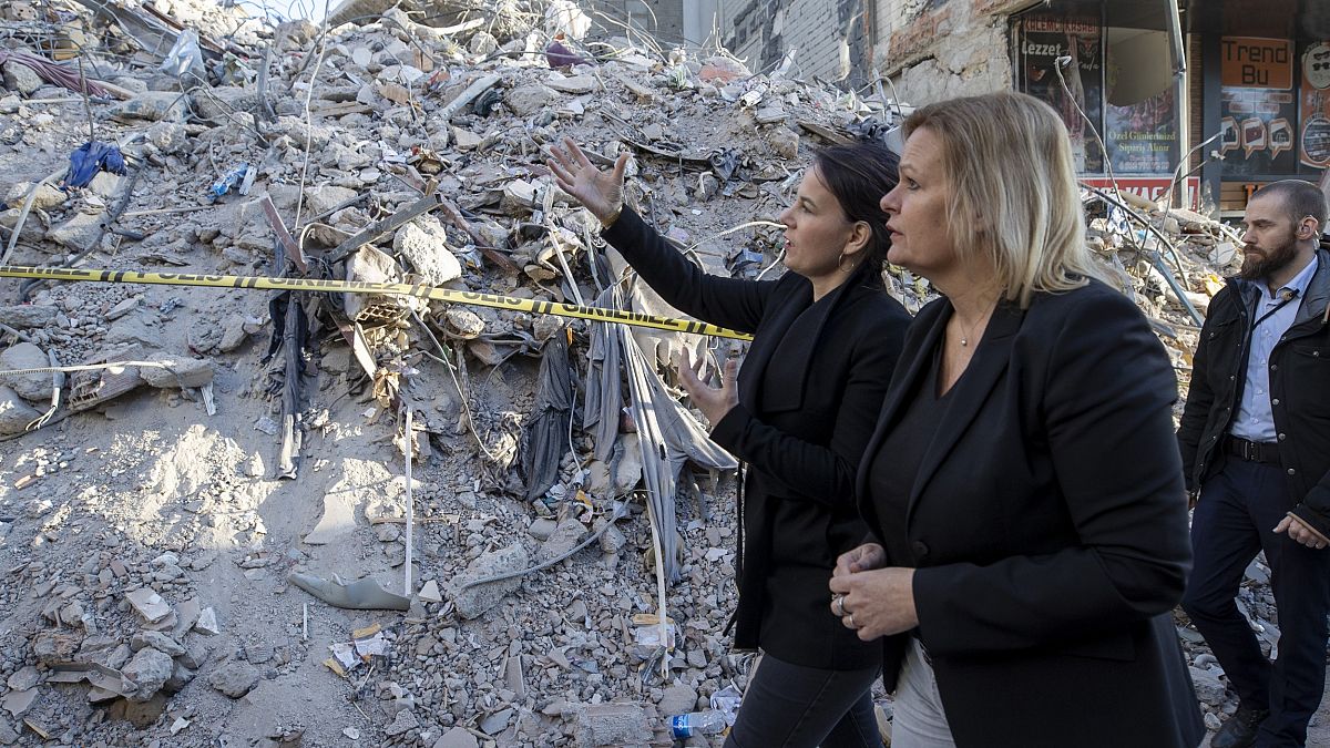 Almanya Dışişleri Bakanı Baerbock ile İçişleri Bakanı Feaser deprem bölgesini ziyaret etti