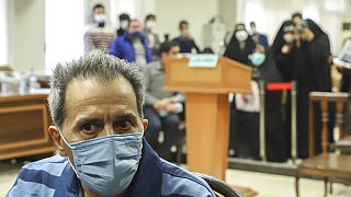 مواطن إيراني -ألماني ومقيم في الولايات المتحدة جمشيد شارمهد يحضر محاكمته في المحكمة الثورية، في طهران، إيران، 6 فبراير 2022.