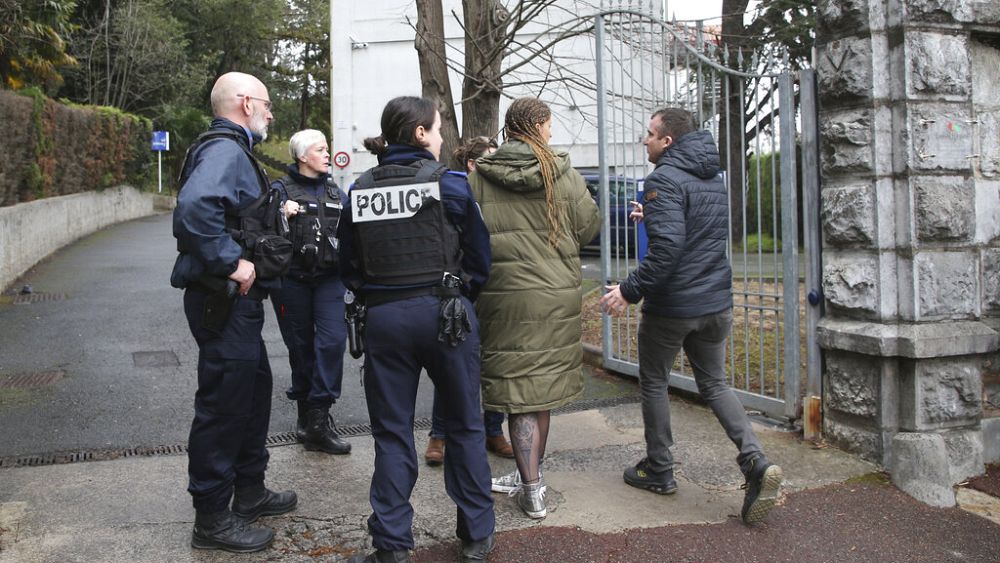 France : un enseignant poignardé à mort par un élève de 16 ans