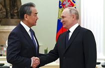 Самый высокопоставленный дипломат Китая и президент России Владимир Путин во время встречи в Москве 