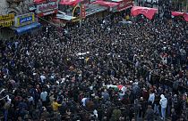 فلسطينيون يحملون نعوش 10 أشخاص قتلوا برصاص القوات الإسرائيلية في مدينة نابلس بالضفة الغربية، 22 فبراير ، 2023.