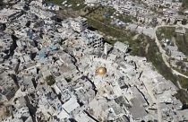 تضرر دور العبادة جراء الزلزال المدمر في إدلب السورية