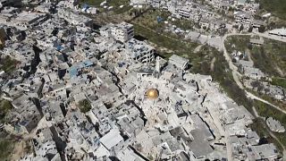 تضرر دور العبادة جراء الزلزال المدمر في إدلب السورية
